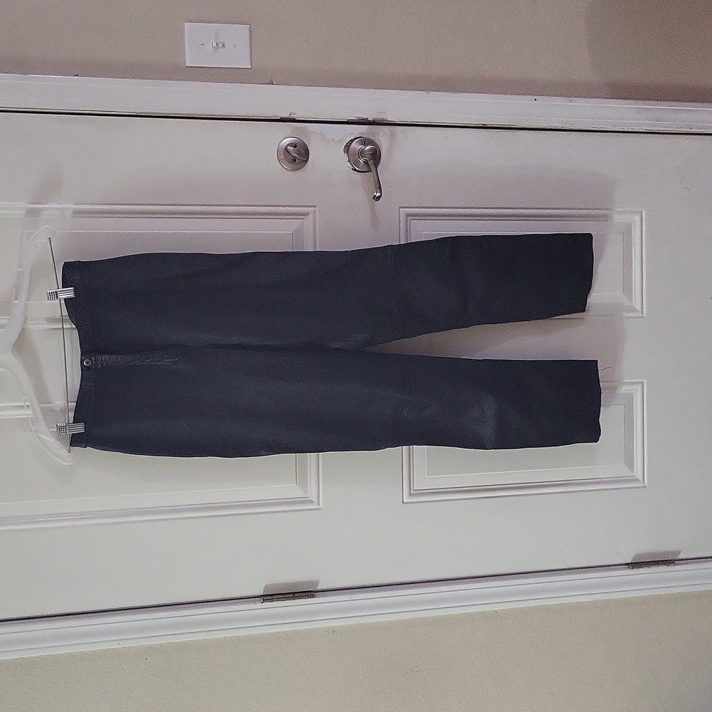 Women's Apostrophe brand size 8, 100% leather, black pants.